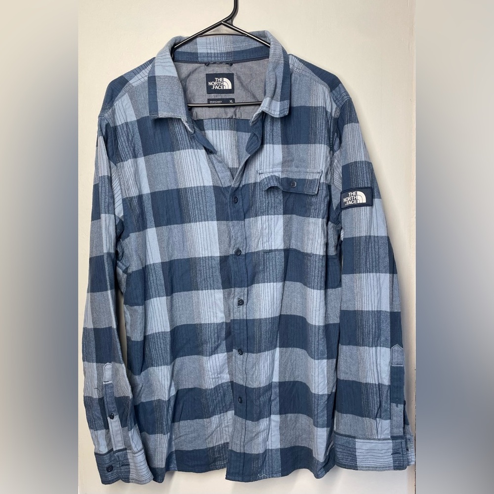 North Face Size XL Flannel Button Down